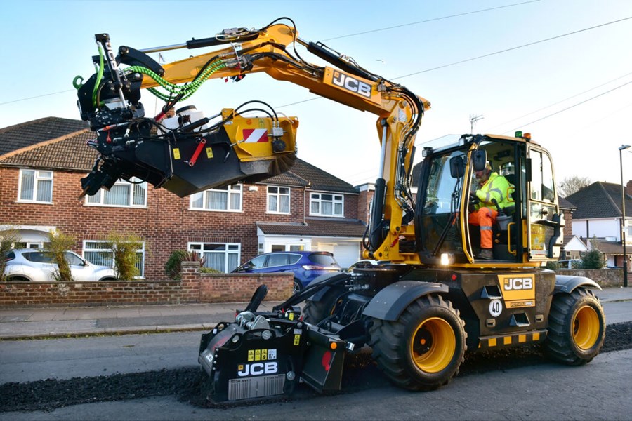 熱銷！JCB PotholePro道路坑洞修補大師！